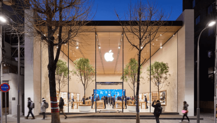 Apple, yaklaşık bir yıl sonra ABD’deki tüm mağazalarını yeniden açtı
